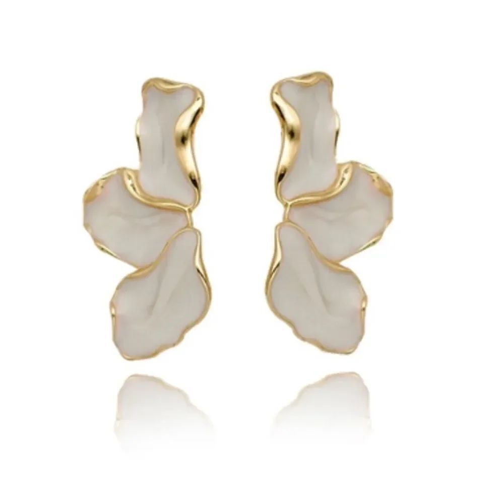 Bohemian white flower earrings A502